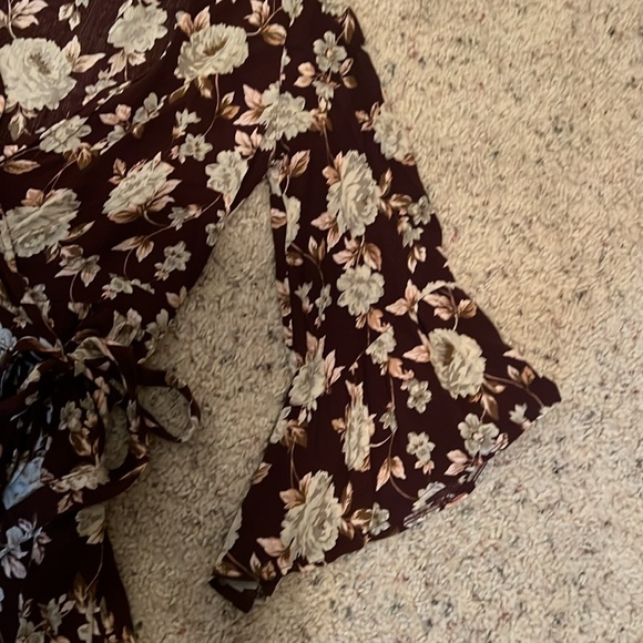 American Eagle Bohemian Wrap Blouse Red Floral Bell Sleeve Women’s Size S - Picture 9 of 10